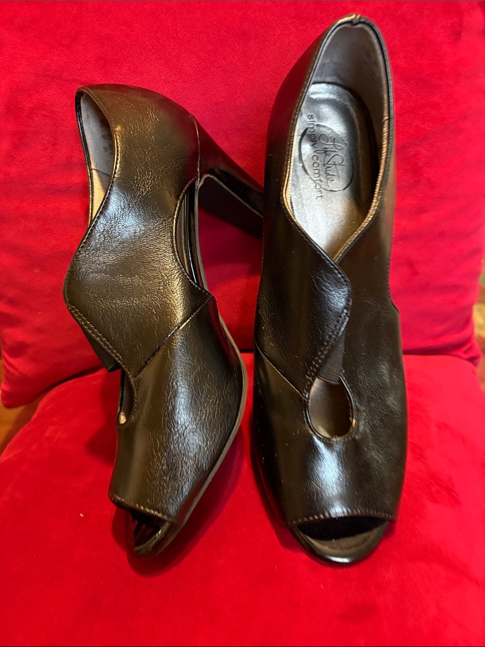 Life Stride Black Leather Peep-Toe Heels with Cutout Detail